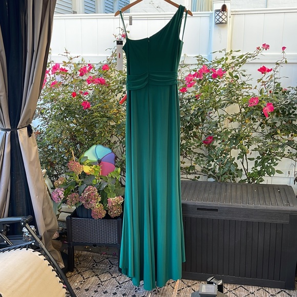 Ieena x Mac Duggal - Emerald Jersey One Shoulder Belted Trumpet Gown - Size 8 - Picture 6 of 13